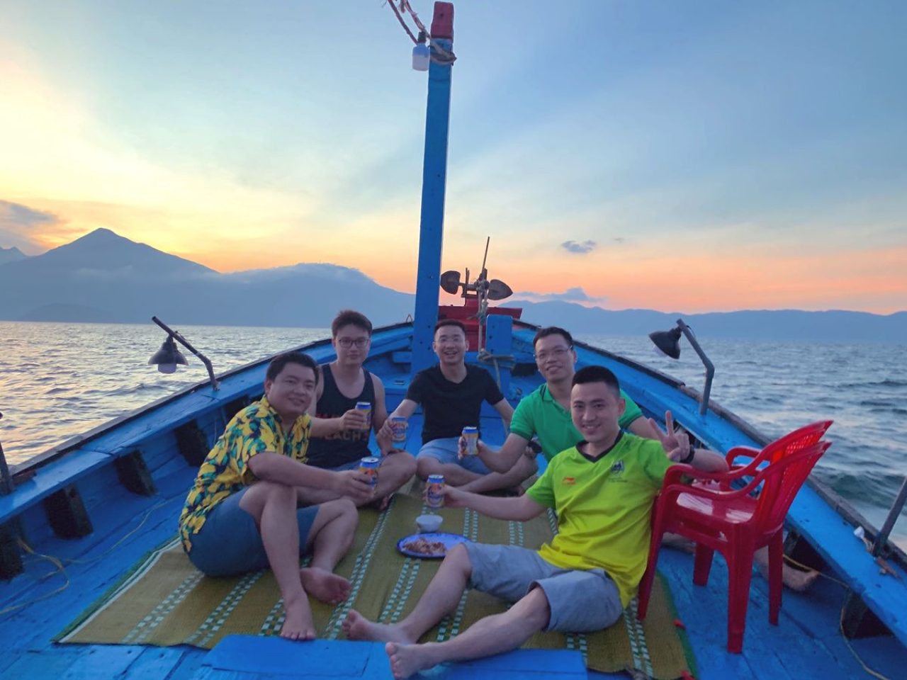 THUYỀN GỖ CÂU CÁ